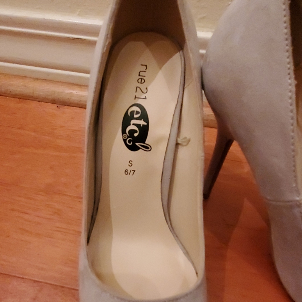 Heels - Picture 2 of 6